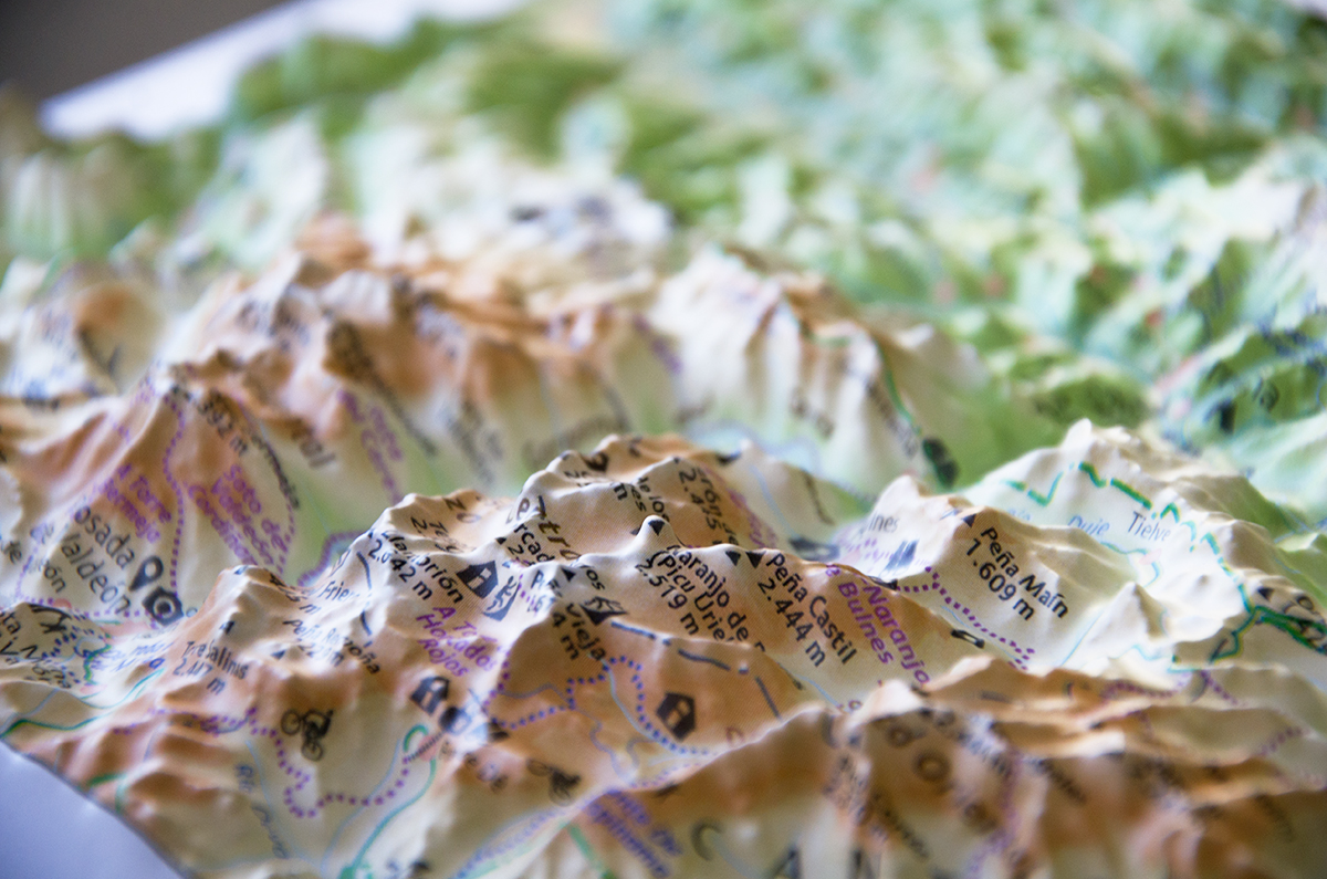 Imagen detalles mapa relieve Picos de Europa